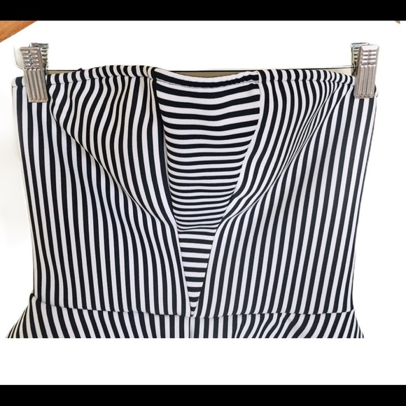 GUESS Scuba Knit Bandeau Strapless Top With Peplum Bottom Black Stripe Sz Small - Picture 6 of 10